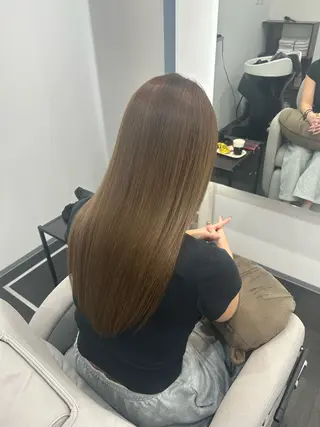 ロング .6-ROGU-neon所属・佐川 優香のヘアスタイル