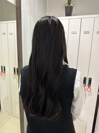 ロング レイヤー 艶々カラーのヘアスタイル