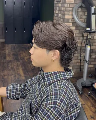ミディアム パーマ メンズ 三谷 仁のヘアスタイル