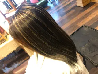 ロング カラー 新井 友菜のヘアスタイル