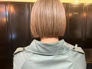 ショート カラー YEAU　PLUS所属・極上の艶髪 RINAのヘアスタイル