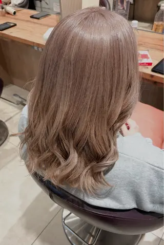 ミディアム カラー 七海 詩音のヘアスタイル