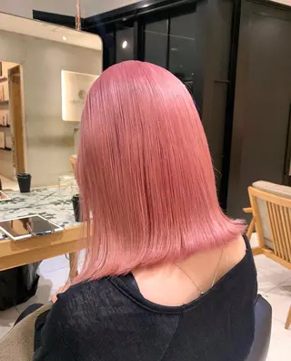 セミロング 淡いハイトーンカラー レイヤーカットゆうかのヘアスタイル