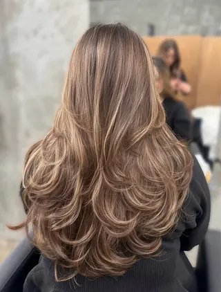 ロング カラー ハイライト、レイヤー カット/西梅田/中西のヘアスタイル