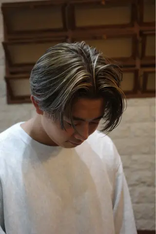 カラー メンズ 赤木蓮/メンズ特化 パーマ/ハイトーンのヘアスタイル