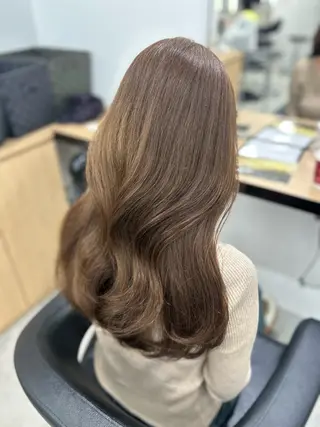 ロング カラー YUKA🤍ベージュ /ミルクティーのヘアスタイル