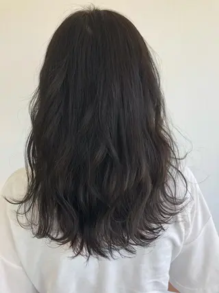 ロング カラー AMELIE.（アメリ）所属・松浦 圭希のヘアスタイル