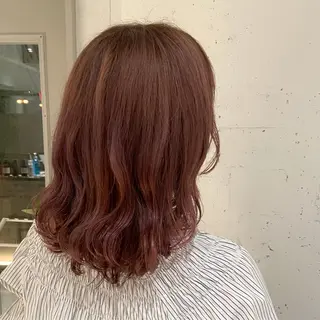 ミディアム カラー カジュアルを女っぽく 𝗮𝘆𝗮𝗰𝗼のヘアスタイル