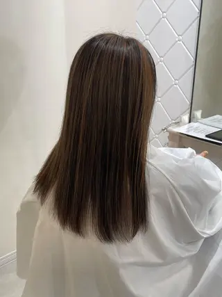 カラー 濱田輝レイヤー 韓国風 ハイトーンのヘアスタイル