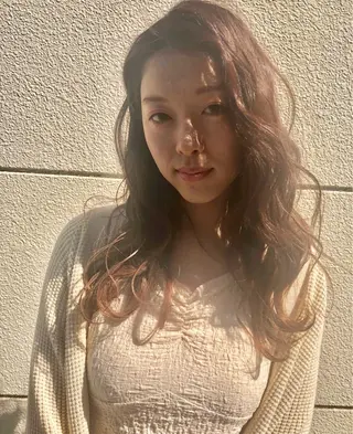 ロング カラー 岩田 萌那のヘアスタイル