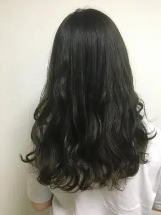 ロング カラー 乳井 悠香のヘアスタイル