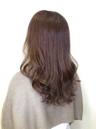 セミロング カラー N4C エヌフォーシーのヘアスタイル