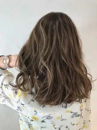 ミディアム 服部 樹季のヘアスタイル