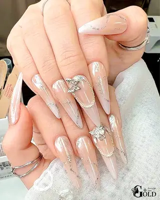 ネイル salon GOLD フォンのネイルデザイン