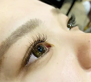 マツエク・マツパ 小林 美央のヘアスタイル