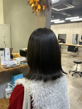 ミディアム カラー mono / Manatoのヘアスタイル