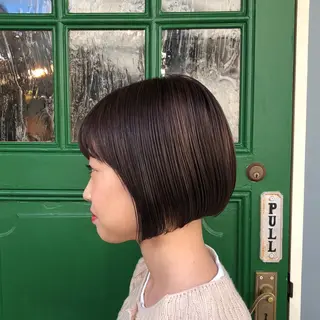 ショート カラー BRITS 渡辺 菜々子のヘアスタイル