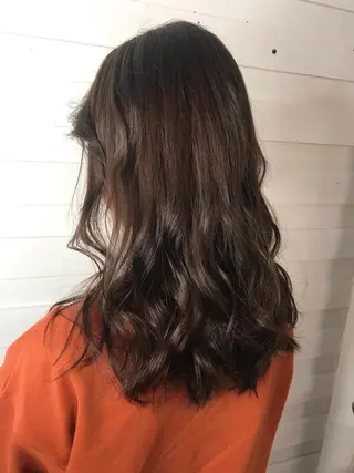 カラー 磧本 祐里恵のヘアスタイル