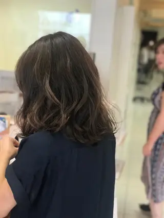 ミディアム カラー 西 めぐみのヘアスタイル