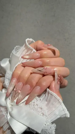 ネイル I-nailロング /ワンホン/キラキラのネイルデザイン