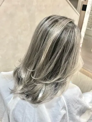 セミロング &so. アンドソー所属・バレイヤージュ/ 小泉じょうのヘアスタイル