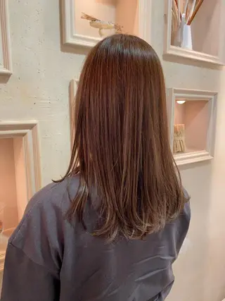 セミロング amie by afloat(エイミーバイアフロート)所属・井上 日菜乃のヘアスタイル