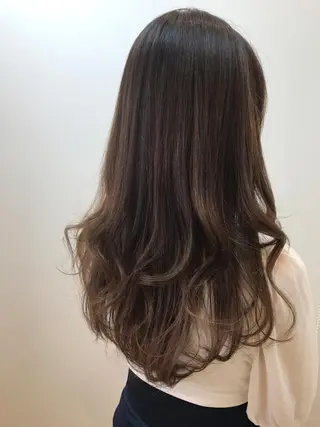ロング カラー 湯浅 了一のヘアスタイル