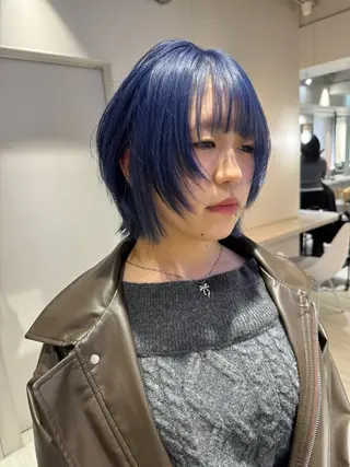 ショート カラー Ami/艶カラー/ レイヤー/ハイトーンのヘアスタイル