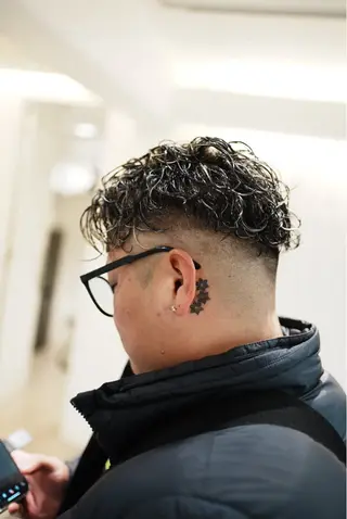 パーマ メンズ Men’s  salon ANSWER所属・SHIZUKU 大阪短髪フェードのヘアスタイル