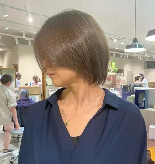 ショート カラー 森 理音のヘアスタイル