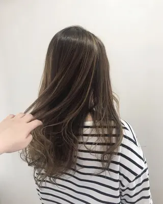 カラー フラム所属・WATANABE MISAKIのヘアスタイル