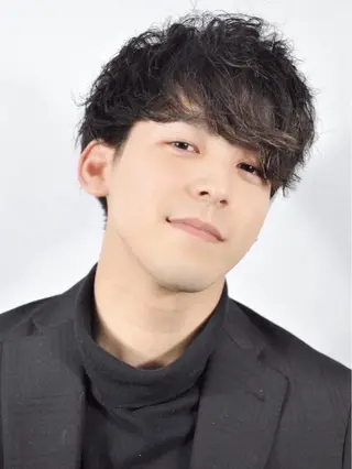 ミディアム 岡崎 匠海のヘアスタイル