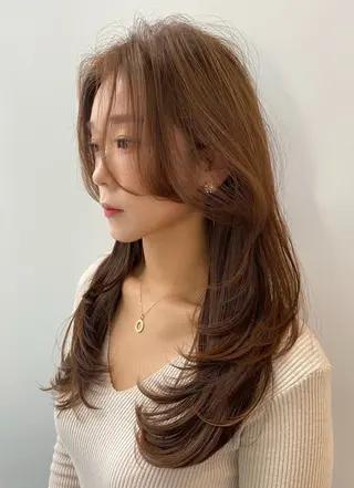 セミロング 髪質改善、縮毛矯正 酸性縮毛矯正のヘアスタイル