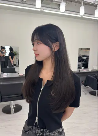 ロング レイヤー・ブリーチ kiyotoshiのヘアスタイル