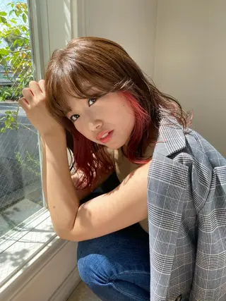 ミディアム カラー 三好 美里のヘアスタイル