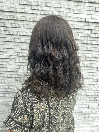 セミロング カラー パーマ フェイスヘアークリエイション所属・大形 誉のヘアスタイル