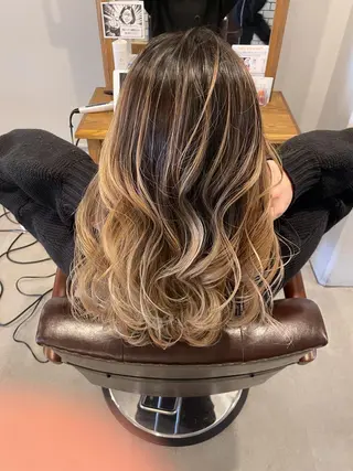 ロング to youハイライトのヘアスタイル