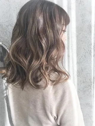 ミディアム カラー EMANON天神所属・Hitomi Ezakiのヘアスタイル