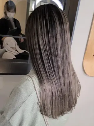 ロング ブリーチカラー🌈 嘉名 真樹のヘアスタイル