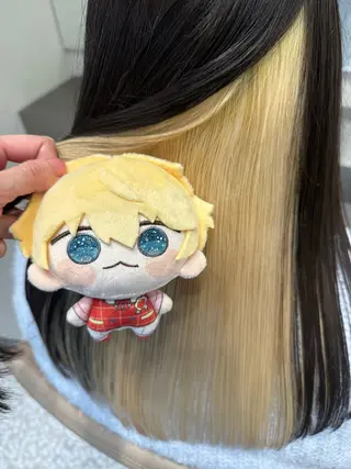 セミロング カラー インナーカラー 推し ブリーチ 髪質改善のヘアスタイル