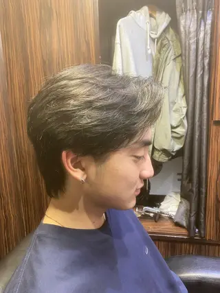 ミディアム ヒロ銀座バーバーショップ東京駅丸の内店所属・對馬 虎太郎のヘアスタイル