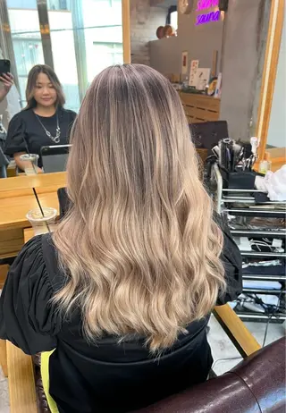 セミロング カラー ROBIN所属・指名数No.1 /NAOYAのヘアスタイル