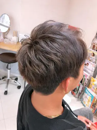 カラー メンズ 阿部 美咲のヘアスタイル