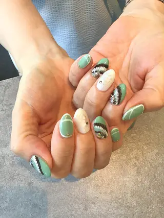 ネイル Nest 岩崎のネイルデザイン