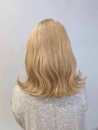 ミディアム カラー 宮原 佳苗のヘアスタイル