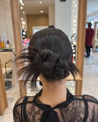 セミロング ヘアアレンジ なつな/ 透明感カラーのヘアスタイル