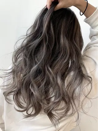 ロング カラー stair:case 武蔵小杉店所属・艶カラーリスト 牛込萌香のヘアスタイル