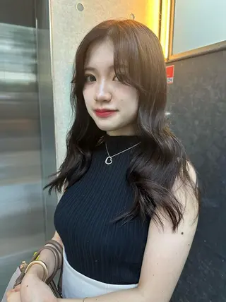 ロング ✴︎TO-MA✴︎ レッドカラー/透明感のヘアスタイル