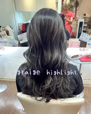 ロング カラー GLAD 萩原のヘアスタイル