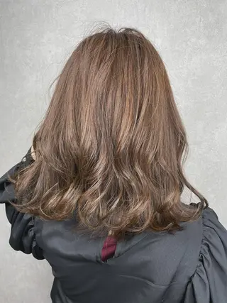 ミディアム カラー 井本翔太.髪質改善. ベージュ.グレージュのヘアスタイル